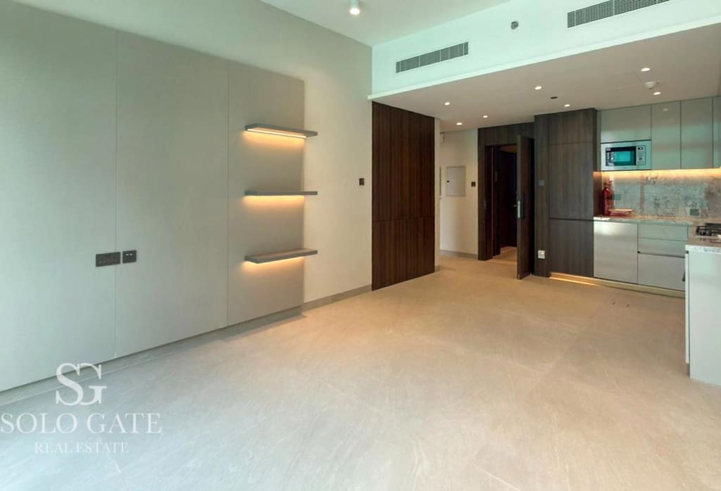 1BR with a study, Stonehenge Residence