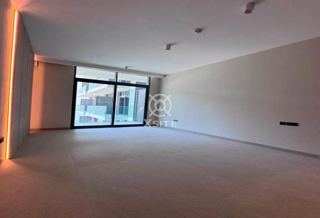 Studio, Stonehenge Residences II · 448 sqft