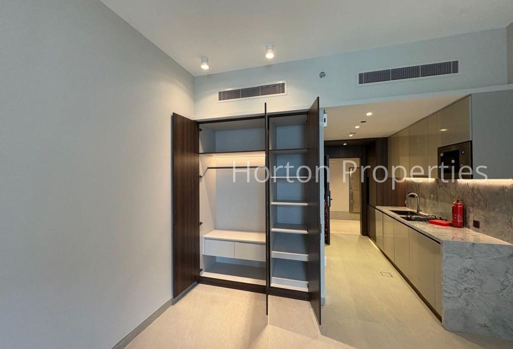 Studio, Stonehenge Residences II · 441 sqft